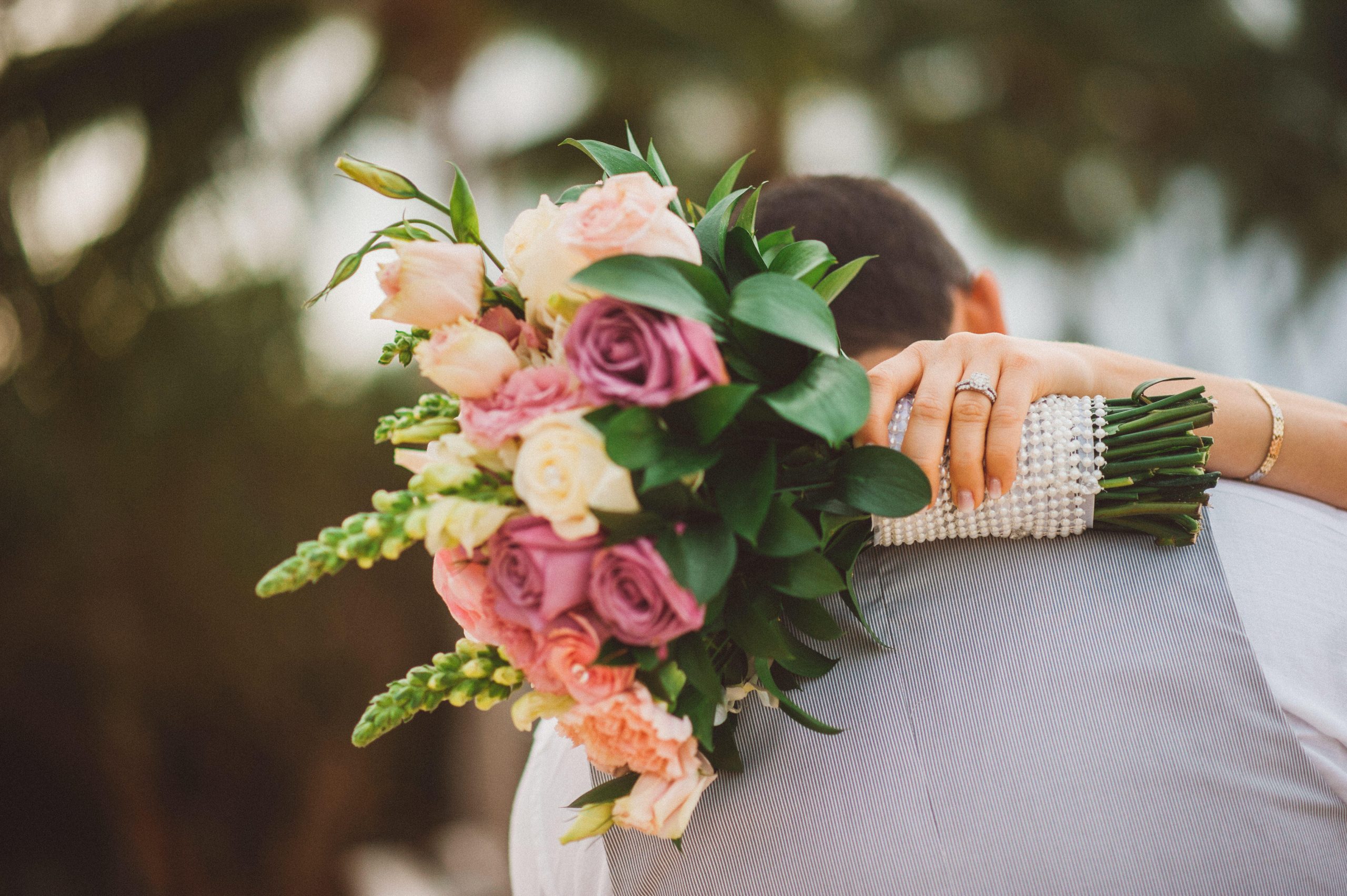 stunning bridal flower buquet