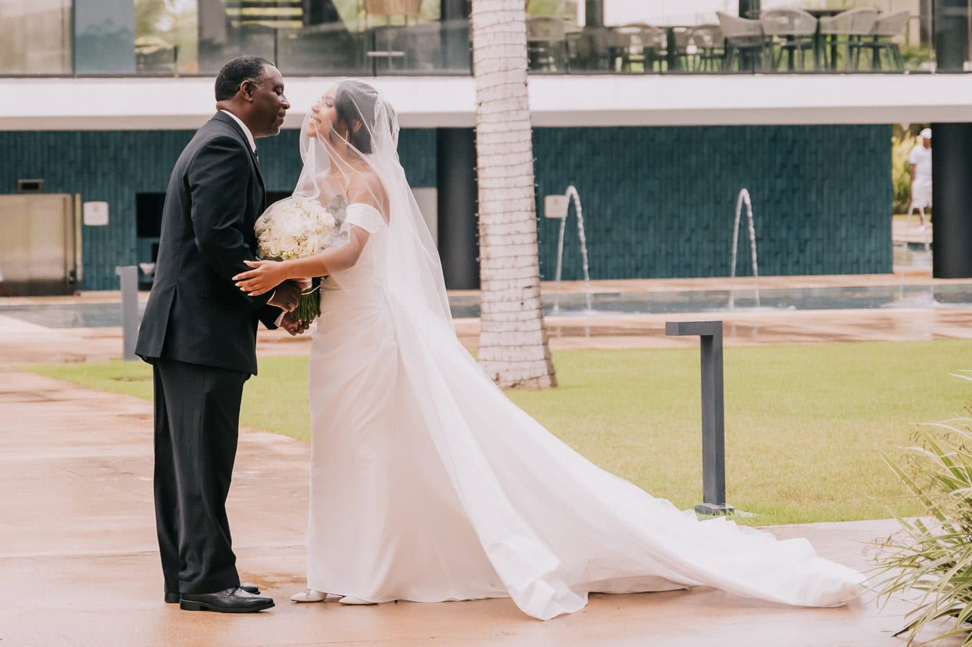 bride prepared to walk down the aisle at live aqua