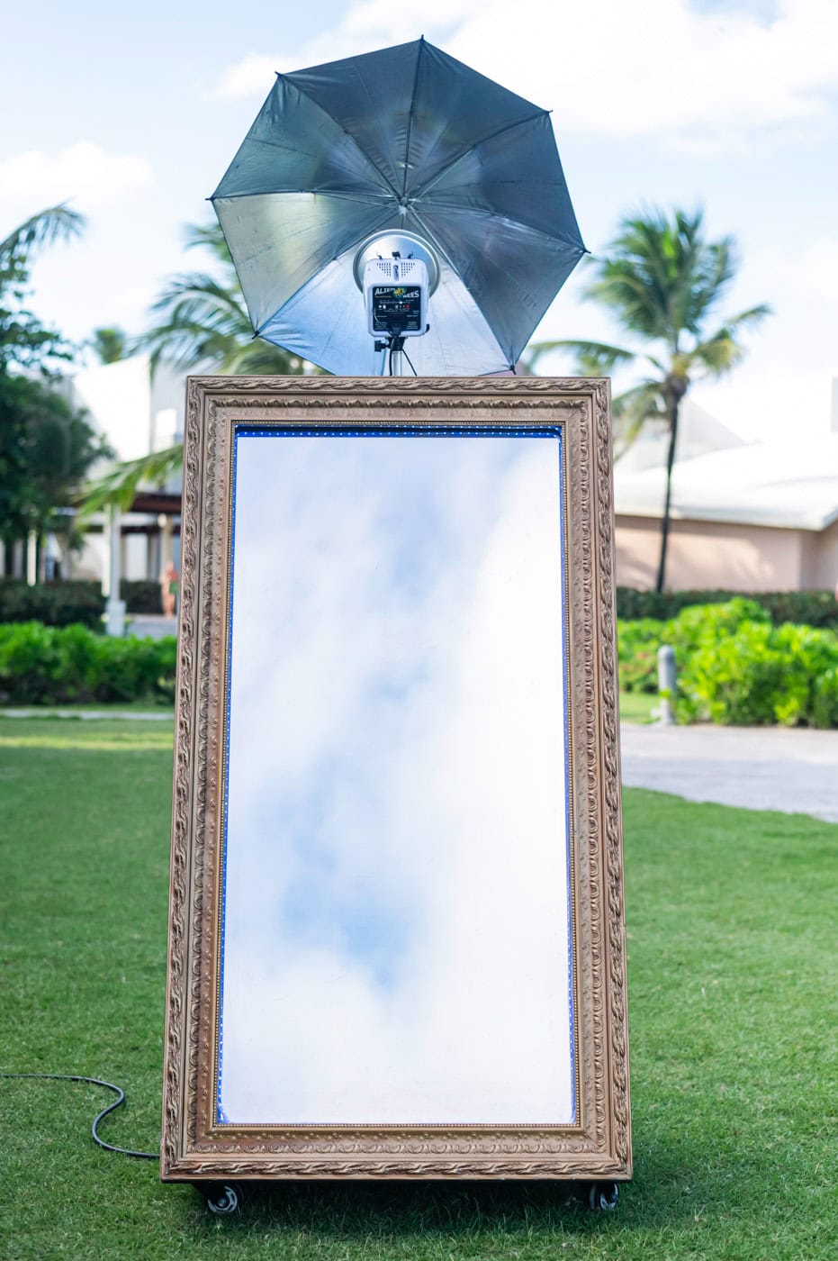 punta cana magic mirror with Huellas del Caribe